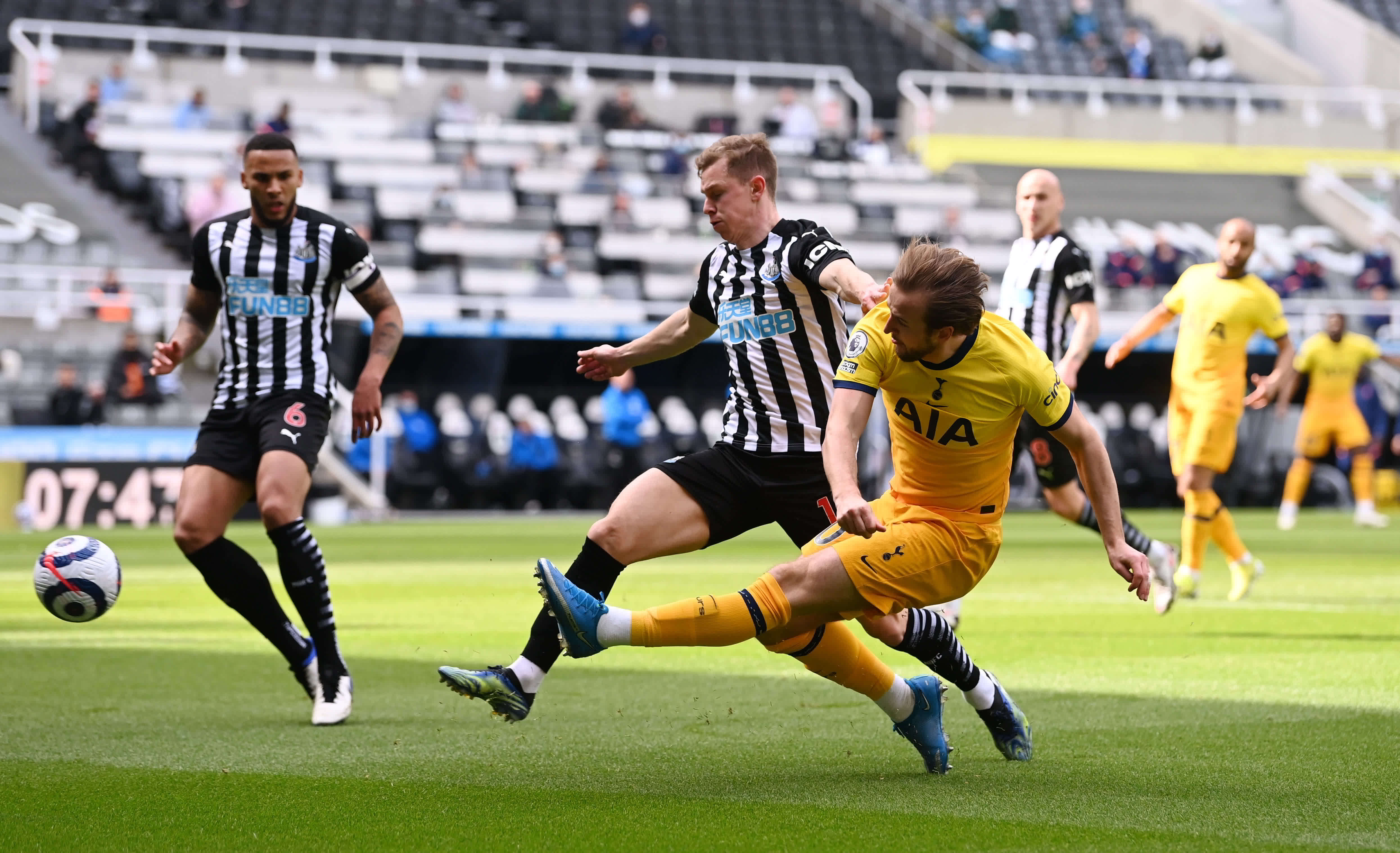 缺席迫使德 缺席迫使德